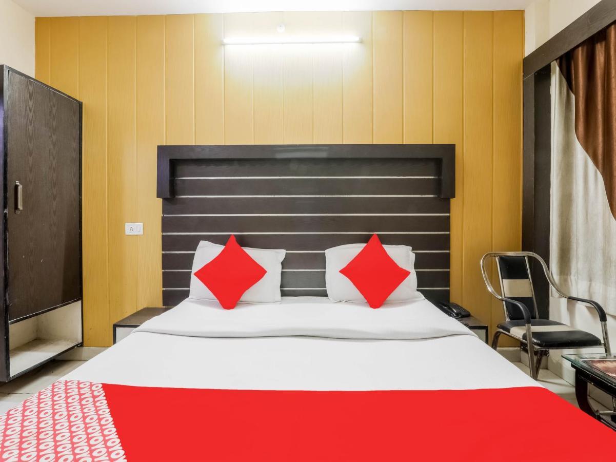 Oyo 79765 Hotel Samrat Лакхнау Екстер'єр фото