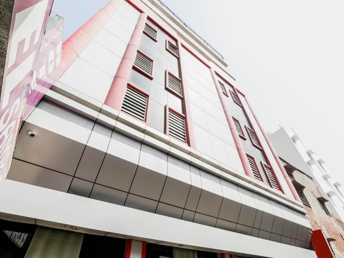 Oyo 79765 Hotel Samrat Лакхнау Екстер'єр фото