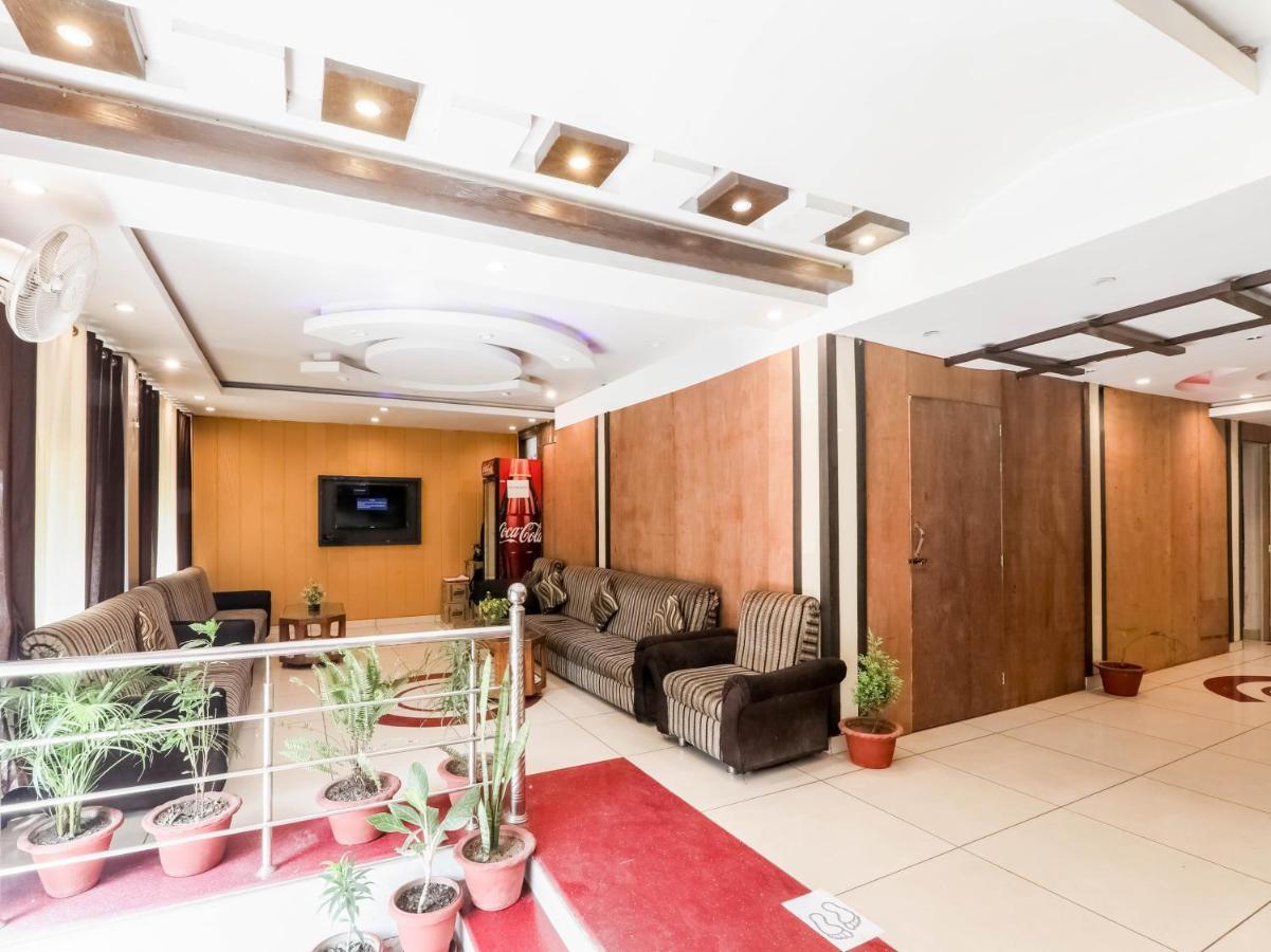 Oyo 79765 Hotel Samrat Лакхнау Екстер'єр фото
